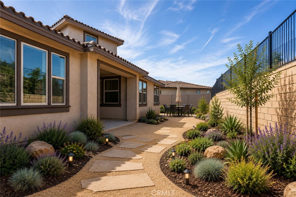1381 Amanda Glen S Property Photo 5