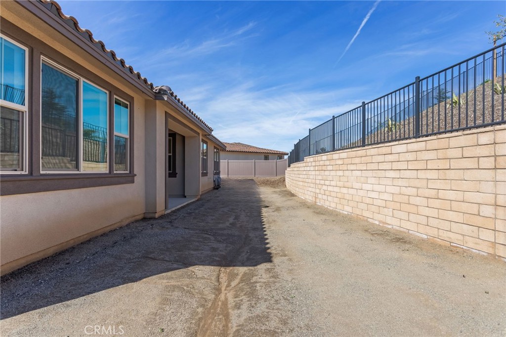 1381 Amanda Glen S Property Photo 7