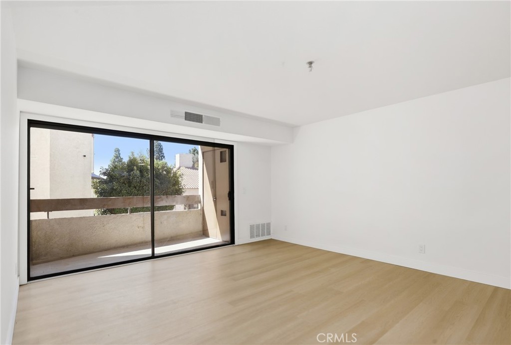 700 W 3rd Street A209 Property Photo 5