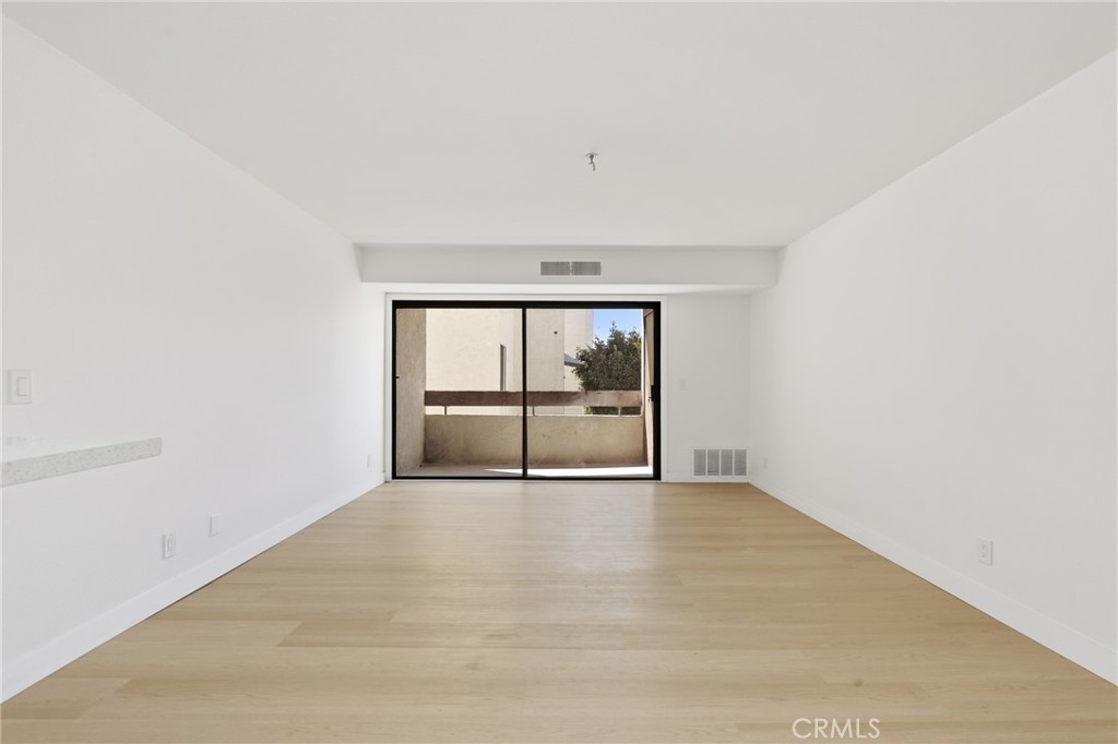 700 W 3rd Street A209 Property Photo 6