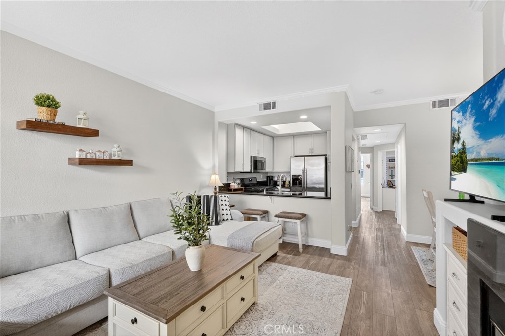 1027 S Stresa Property Photo 1