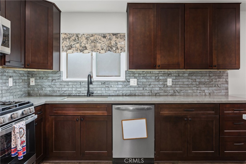 711 Arthur Property Photo 7