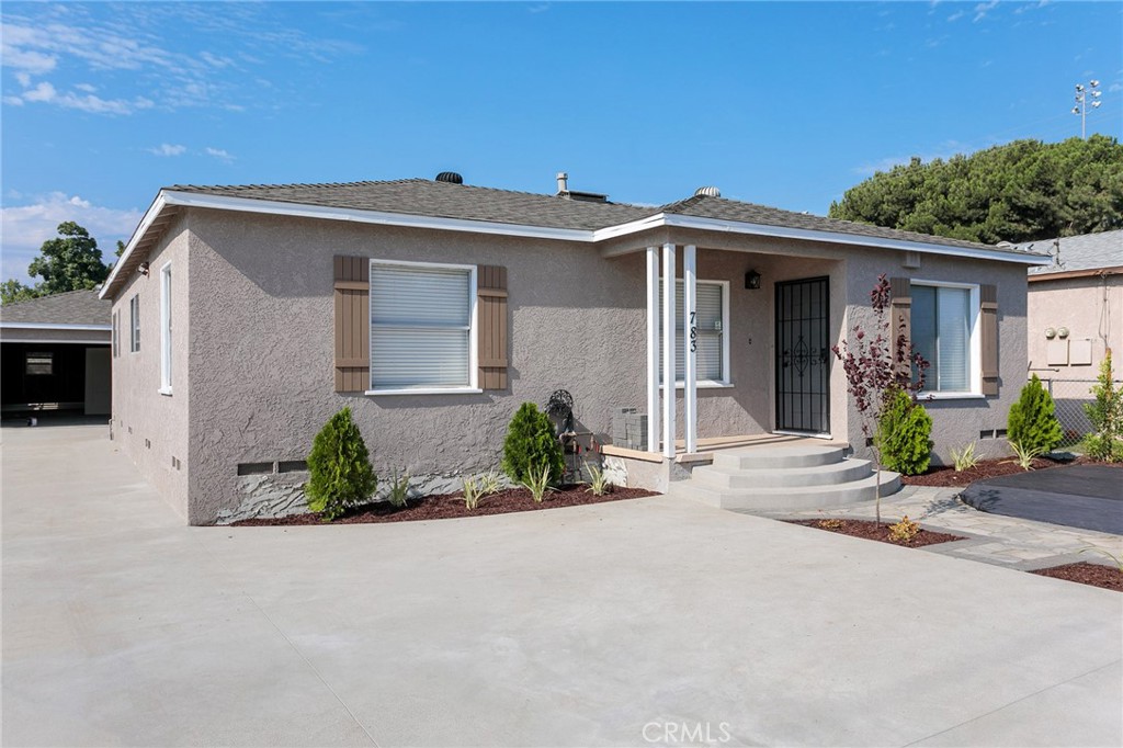 783 E Grand Property Photo 5