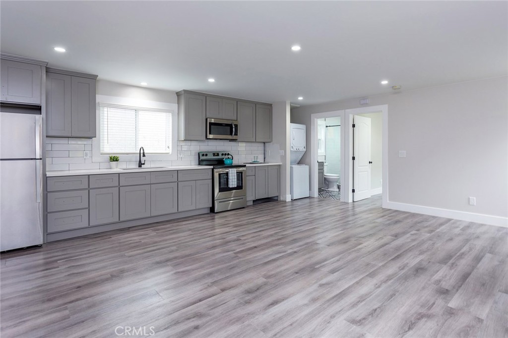 783 E Grand Property Photo 18
