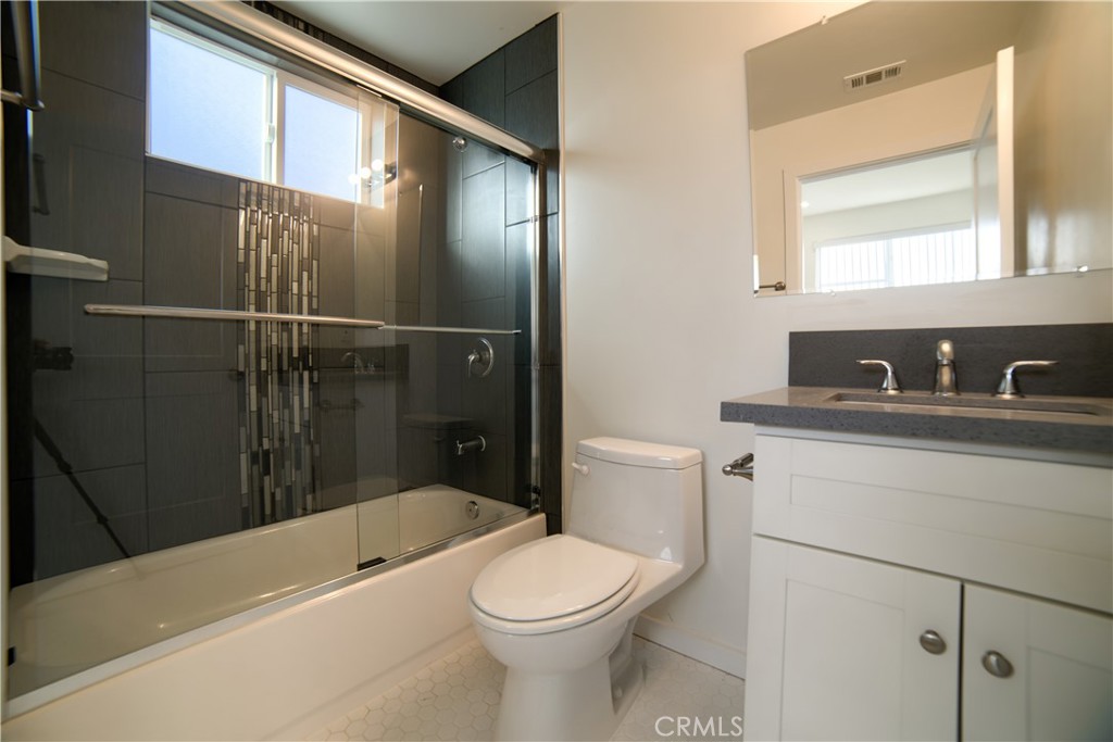 4559 Pickford St Street 4559 1/2 Property Photo 7