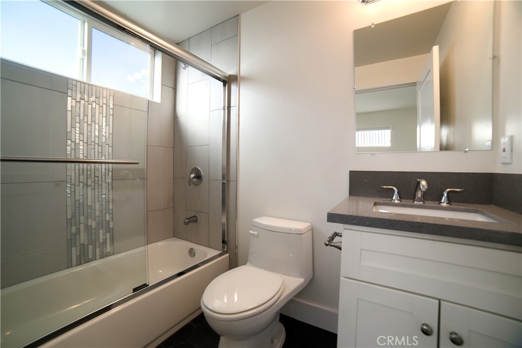 4559 Pickford St Street 4559 1/2 Property Photo 24