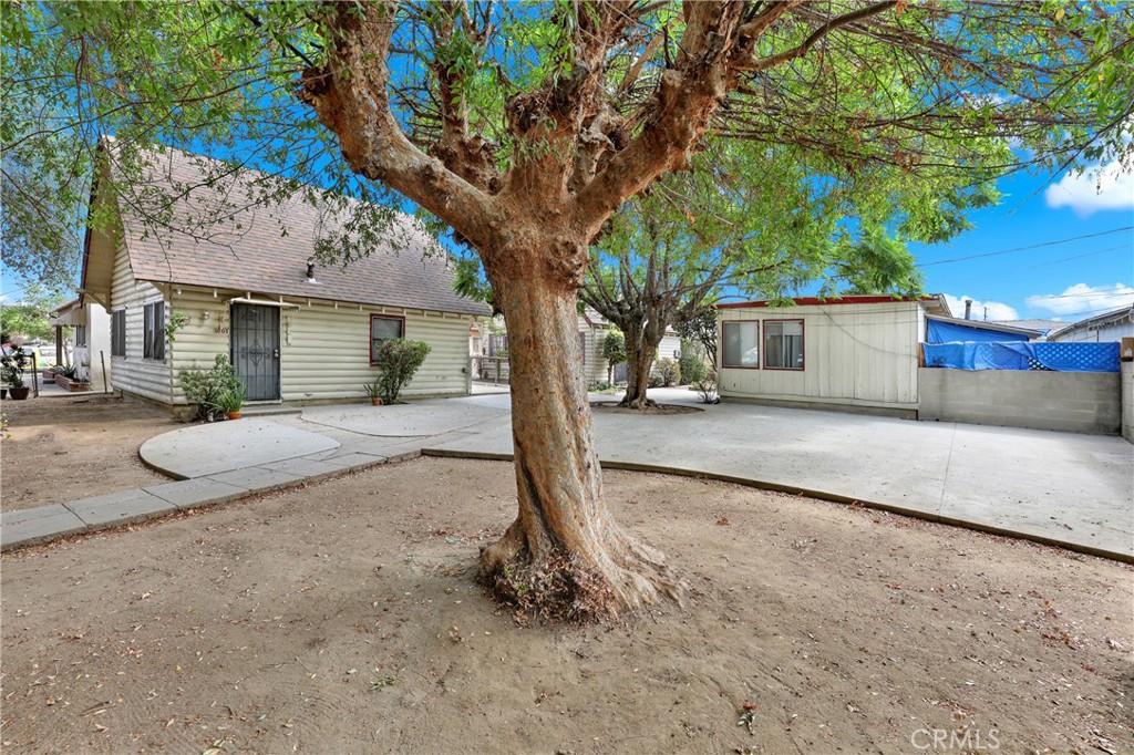 1006 S. Campbell Ave Property Photo 12