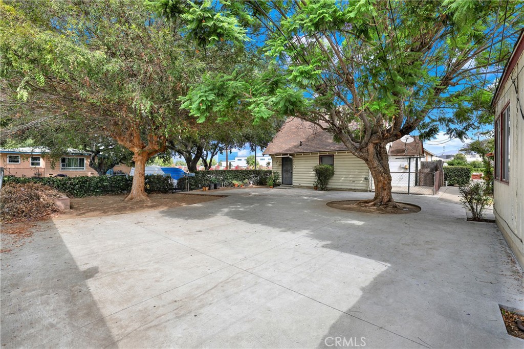 1006 S. Campbell Ave Property Photo 14