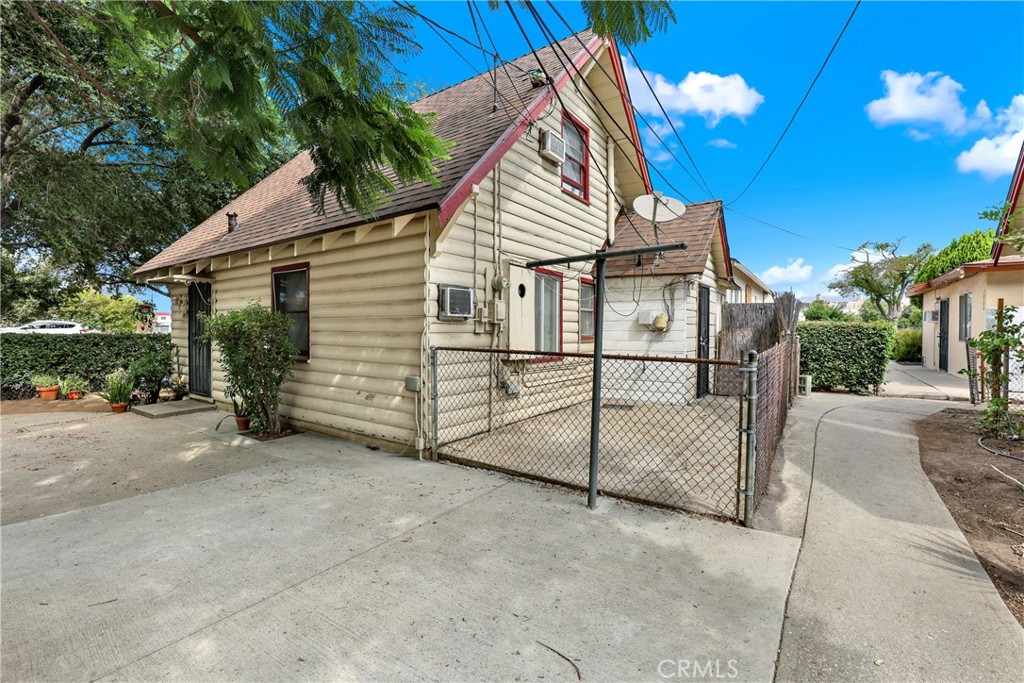 1006 S. Campbell Ave Property Photo 15