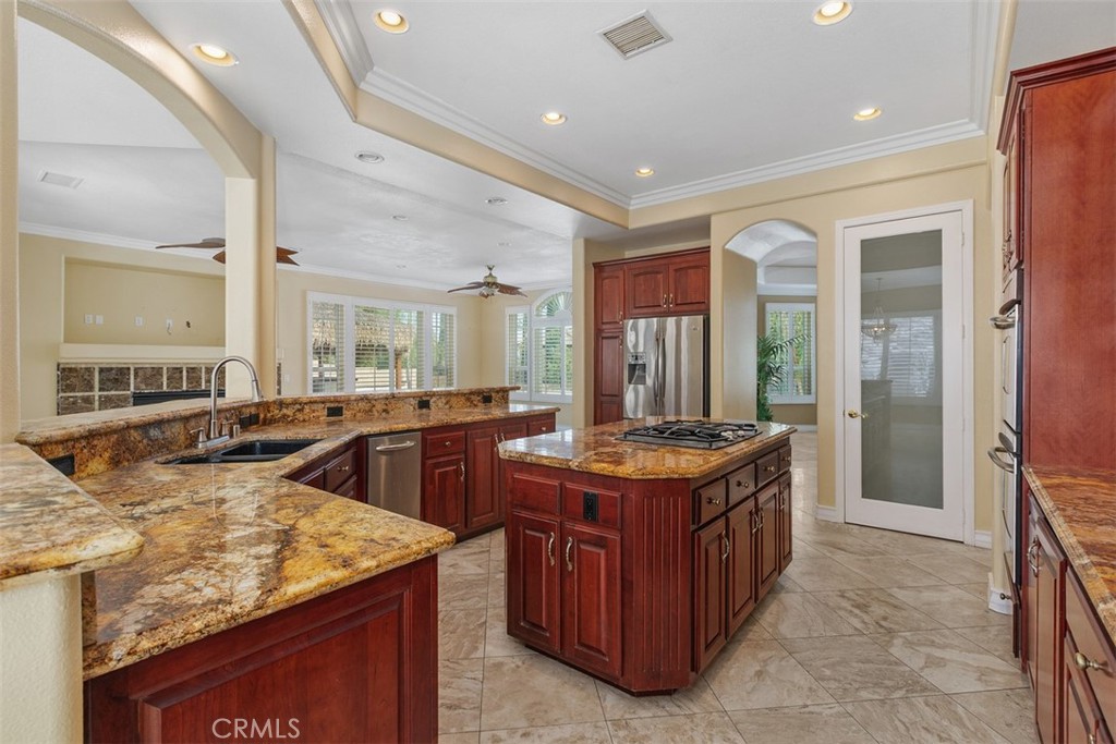 27355 Stonehenge Property Photo 4