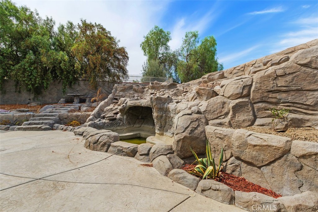 27355 Stonehenge Property Photo 10
