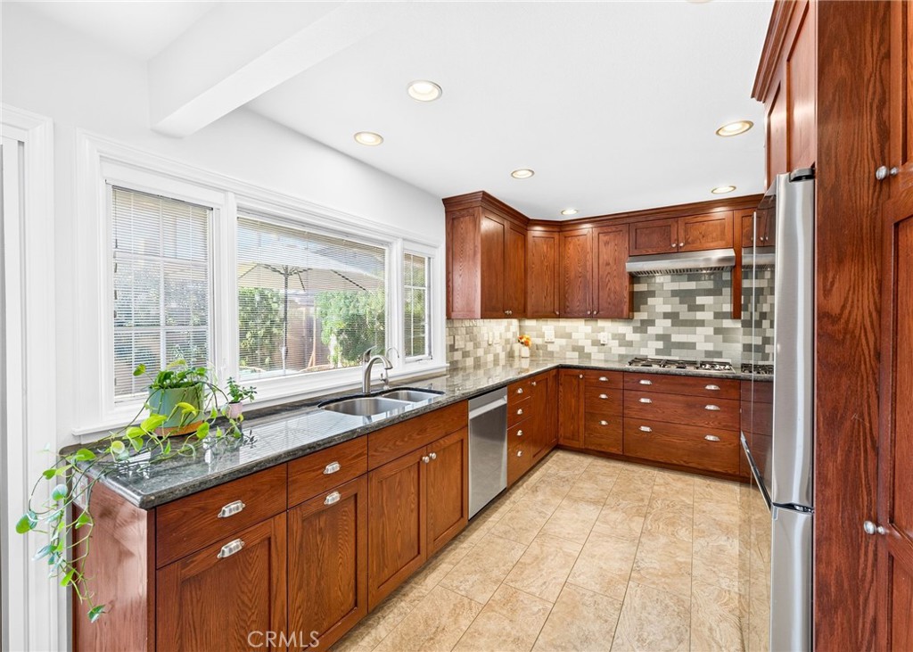 5291 Kenilworth Property Photo 11