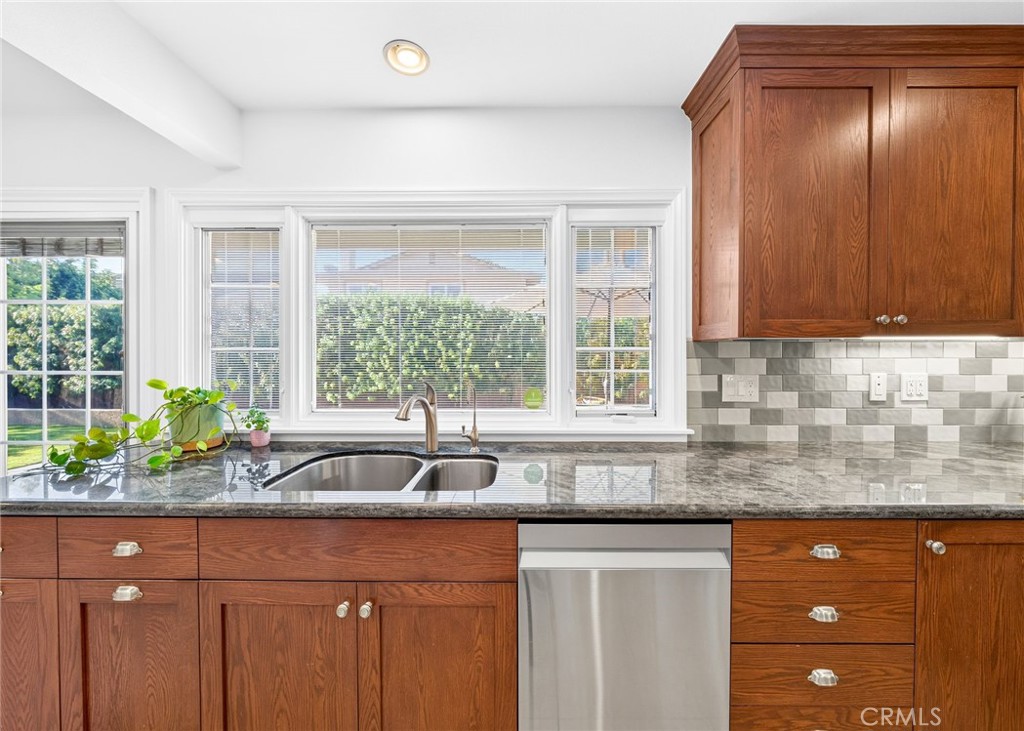 5291 Kenilworth Property Photo 14