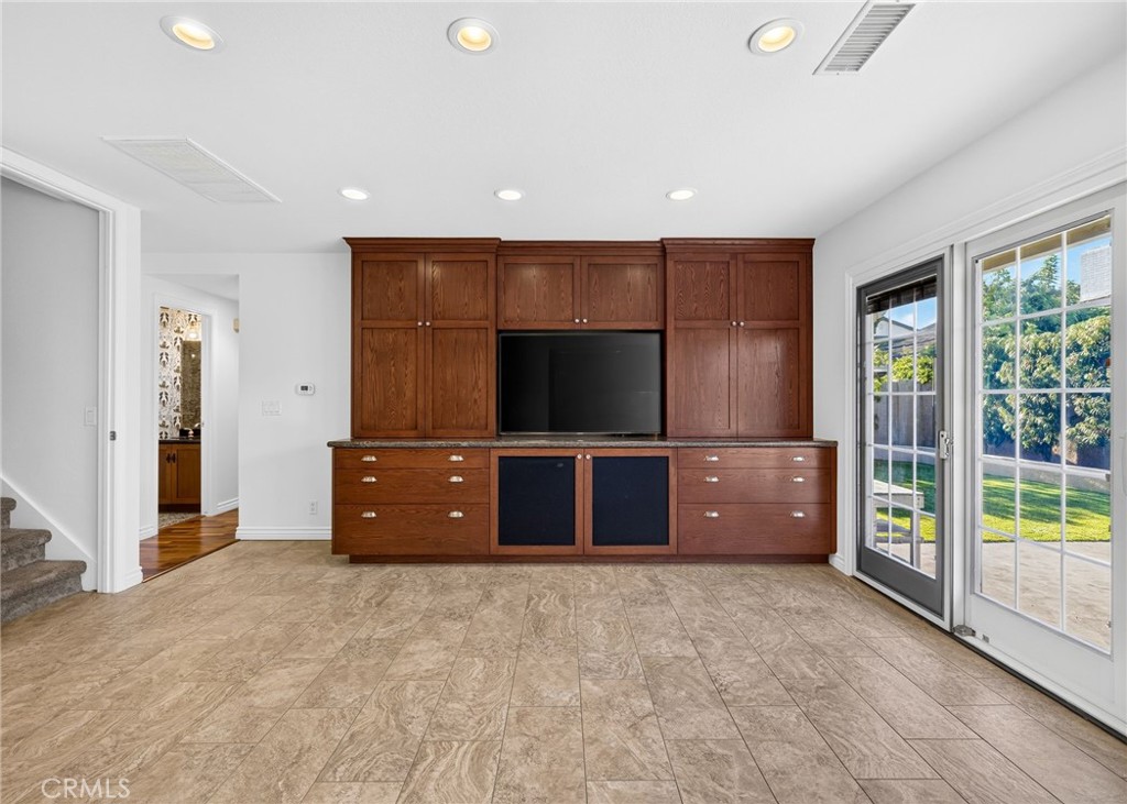 5291 Kenilworth Property Photo 16