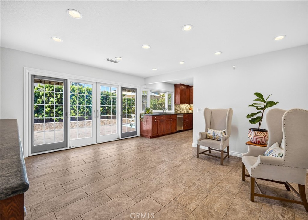 5291 Kenilworth Property Photo 17