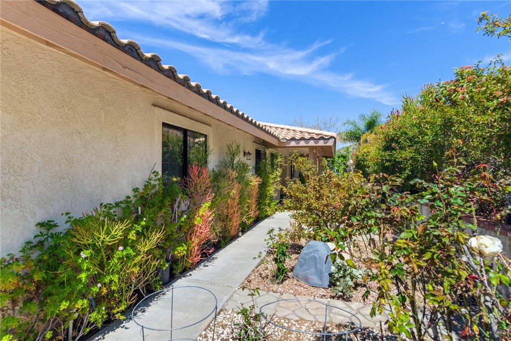 21798 Ridgedale Drive Property Photo 4