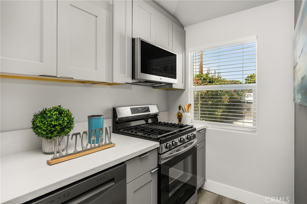 5157 Inglewood Property Photo 7