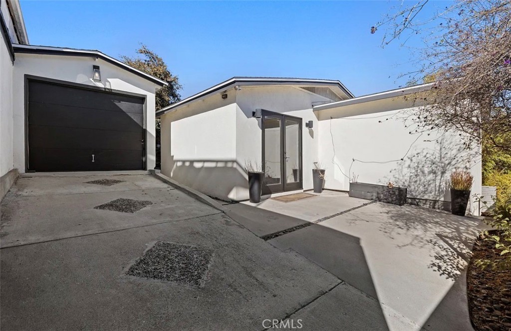 1537 Lakeshore Property Photo 4