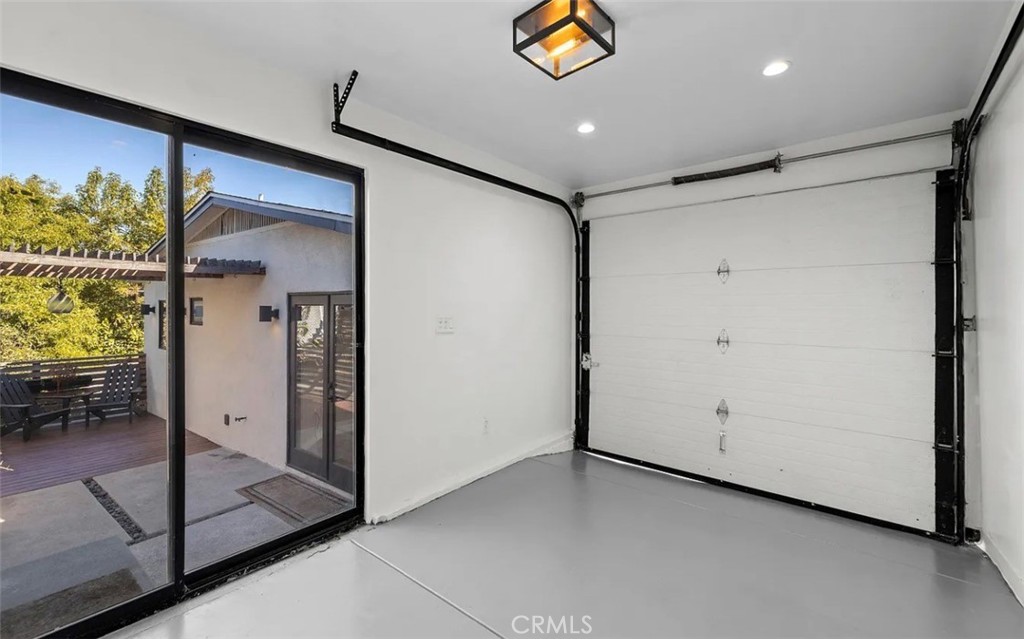 1537 Lakeshore Property Photo 17