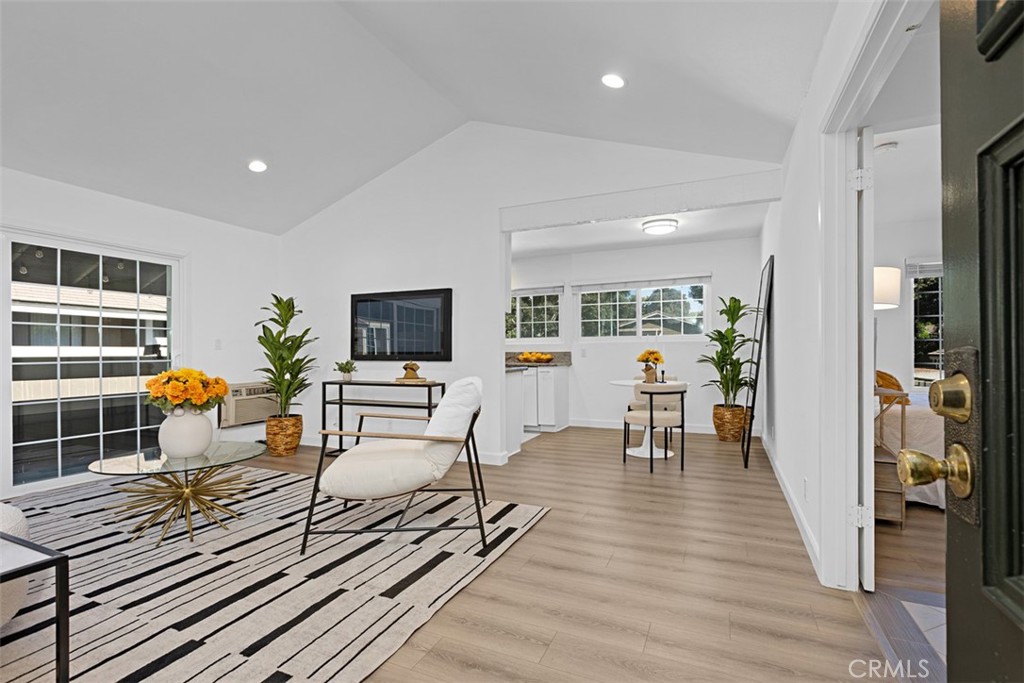 254 Streamwood Property Photo 5