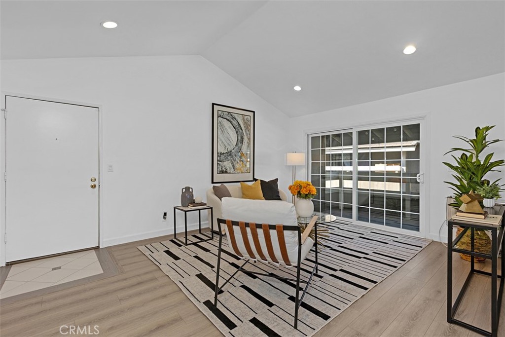 254 Streamwood Property Photo 7