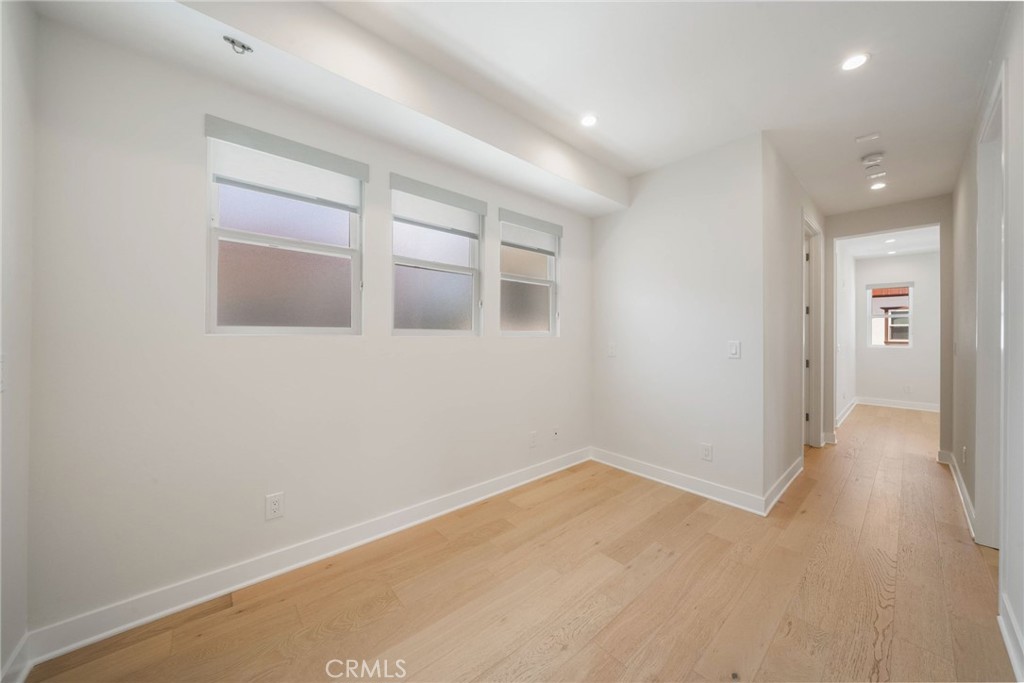 2573 Elden Ave B Property Photo 24