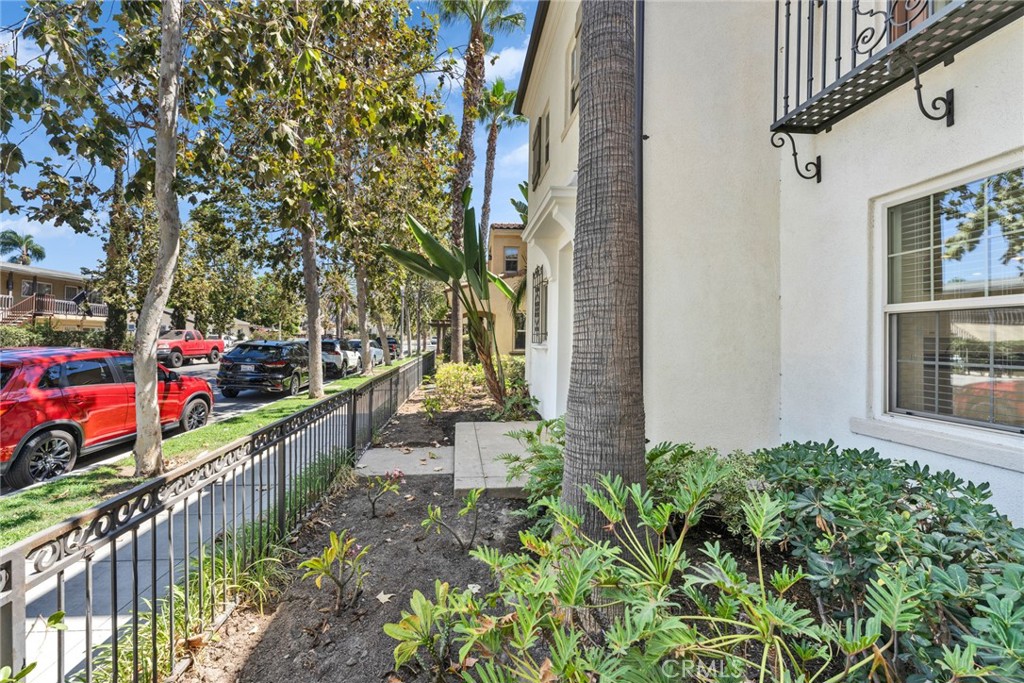 412 E Santa Ana Street Property Photo 4