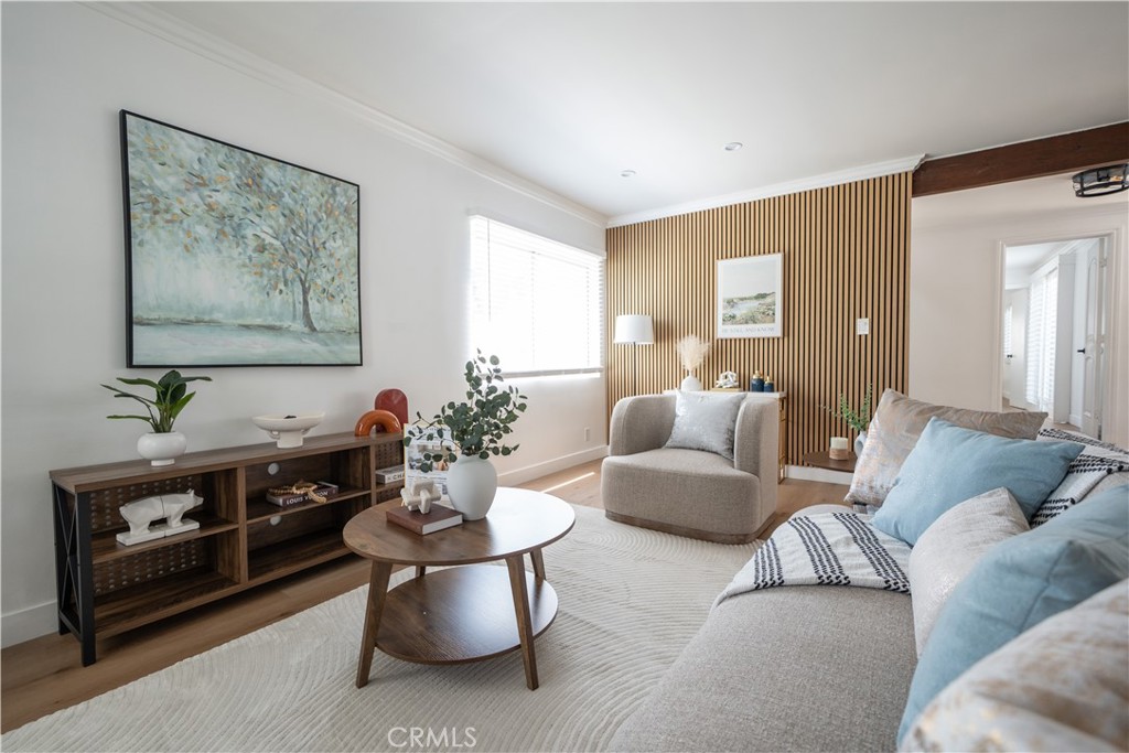372 E Floral Property Photo 2