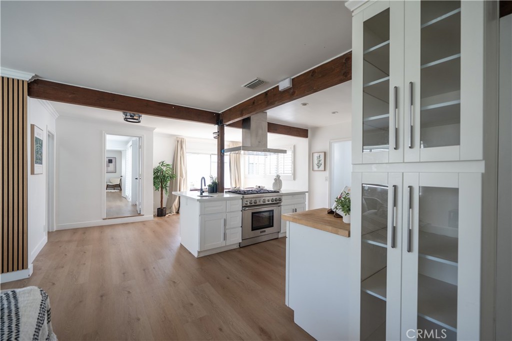 372 E Floral Property Photo 5