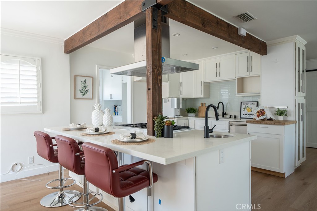372 E Floral Property Photo 9