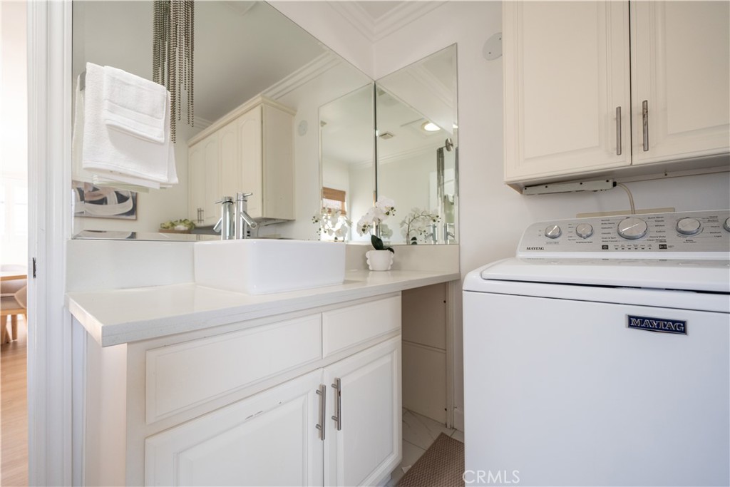 372 E Floral Property Photo 13