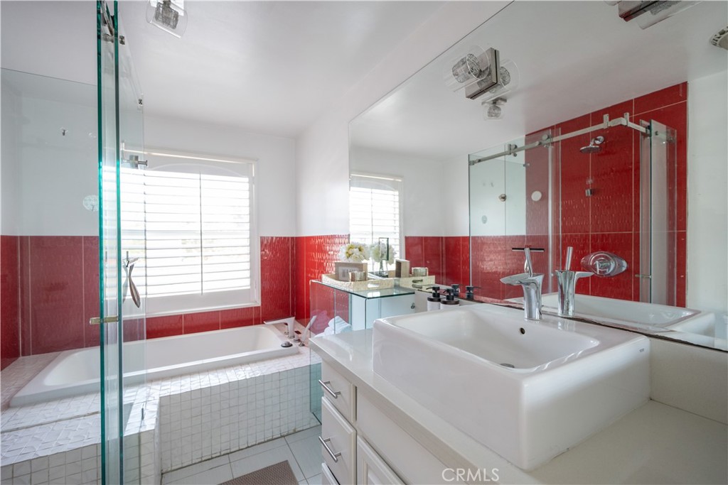 372 E Floral Property Photo 22