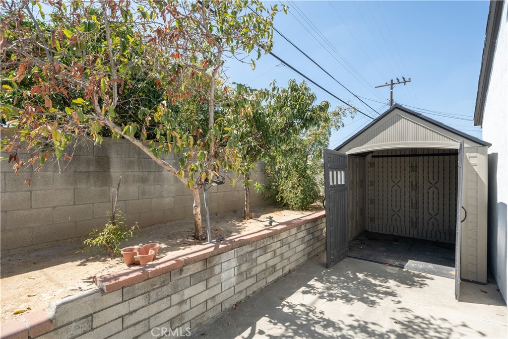 372 E Floral Property Photo 27