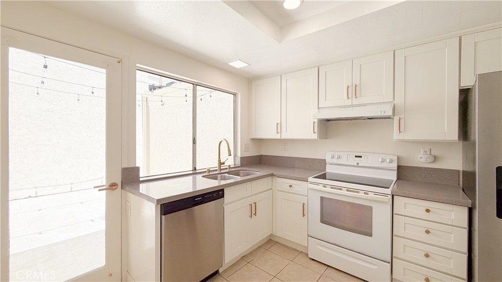 12 Navarre Property Photo 17