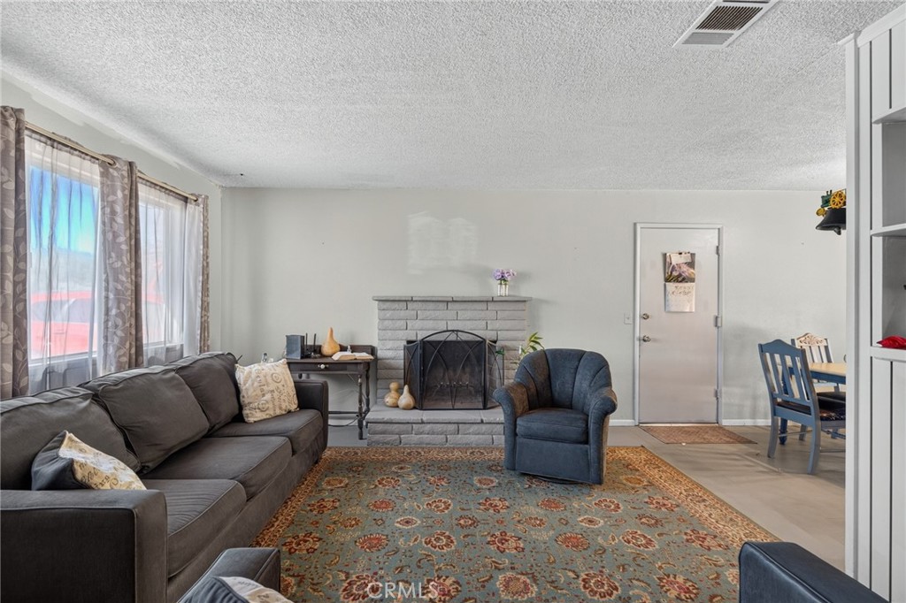 10821 E Avenue R14 Property Photo 2