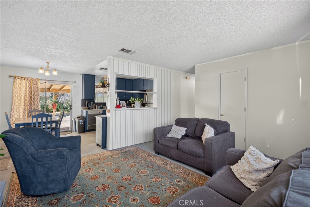 10821 E Avenue R14 Property Photo 6