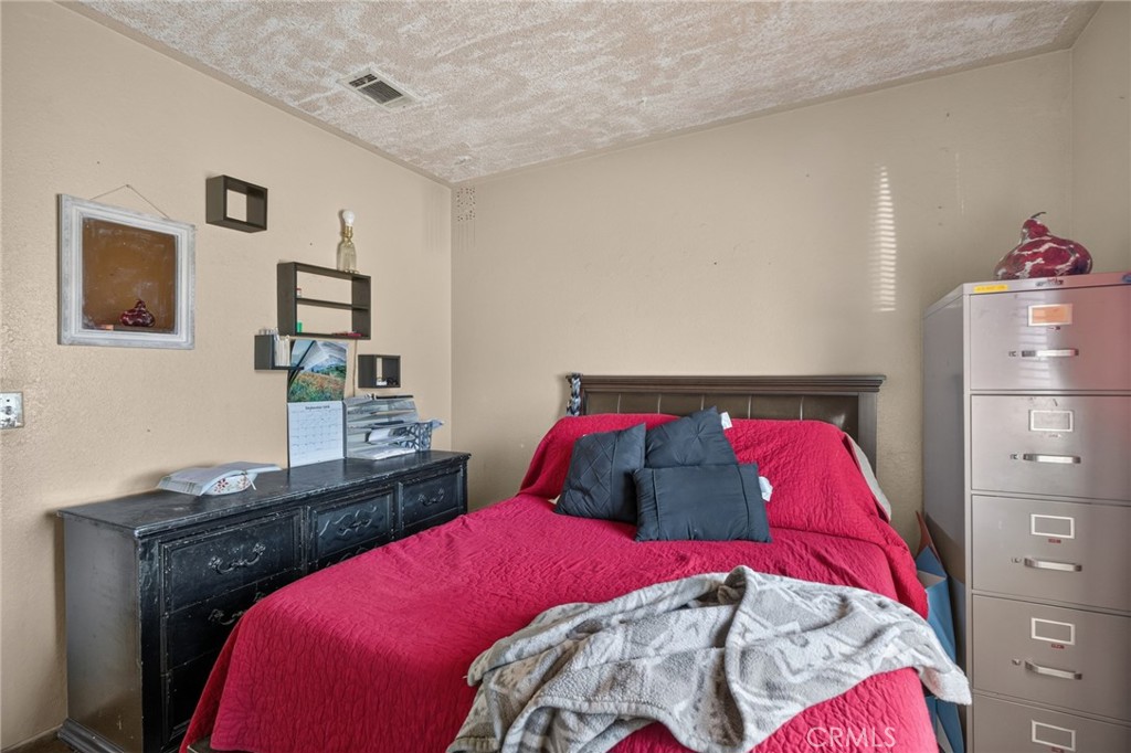 10821 E Avenue R14 Property Photo 18
