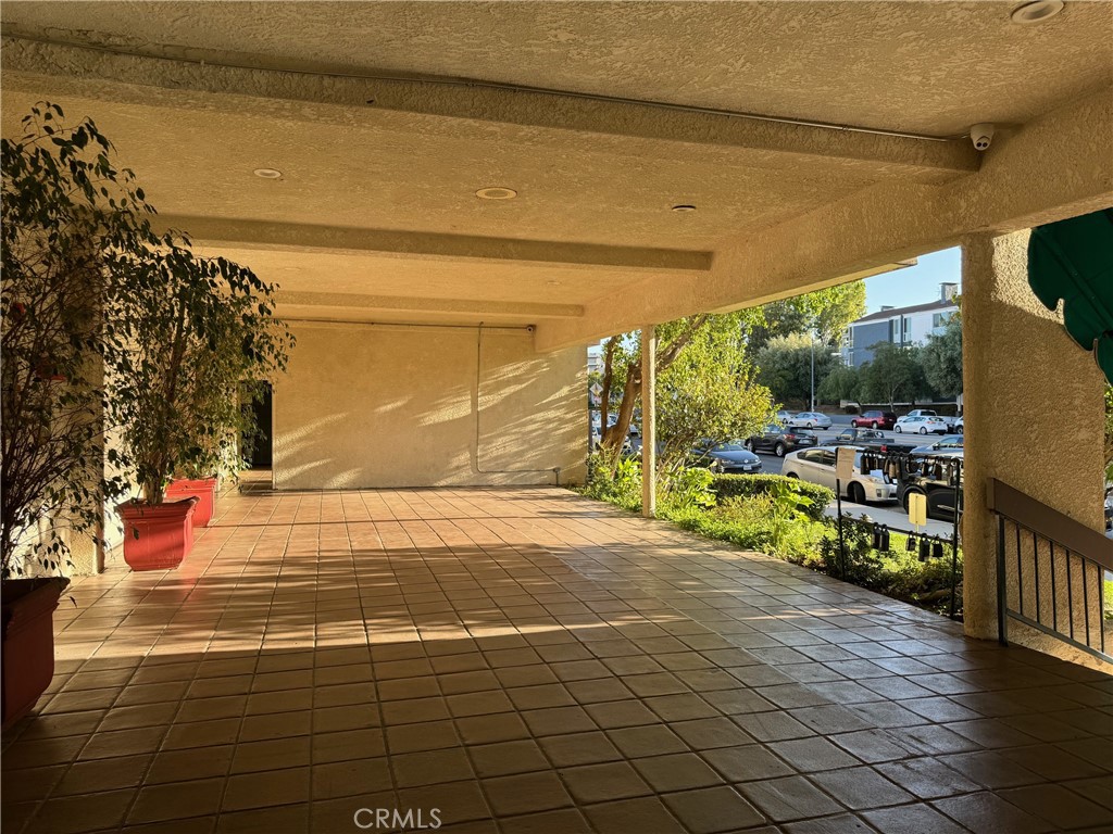 5460 White Oak Property Photo 4