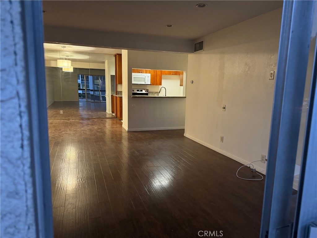 5460 White Oak Property Photo 8