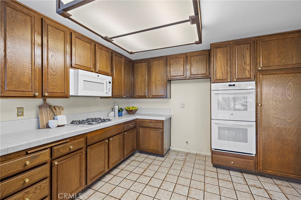 2000 Shaded Wood Road Property Photo 13