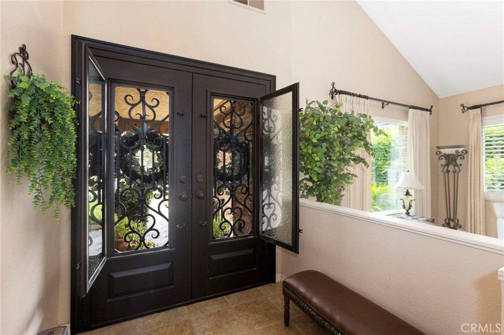 11917 Rustic Hill Property Photo 4