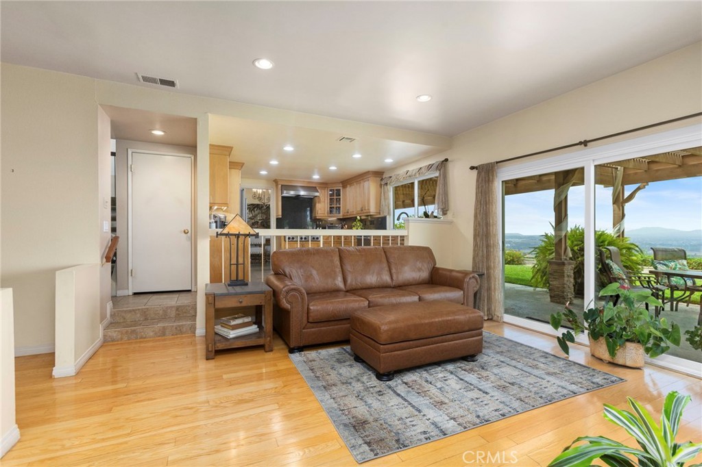 11917 Rustic Hill Property Photo 6