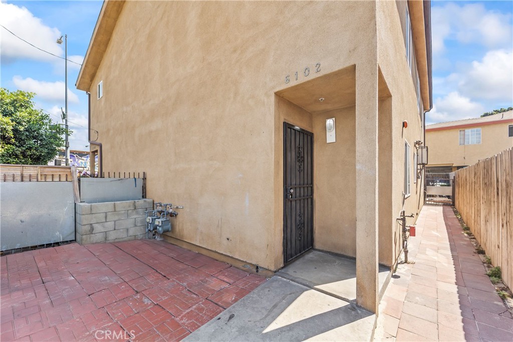 6102 S San Pedro Street Property Photo 1