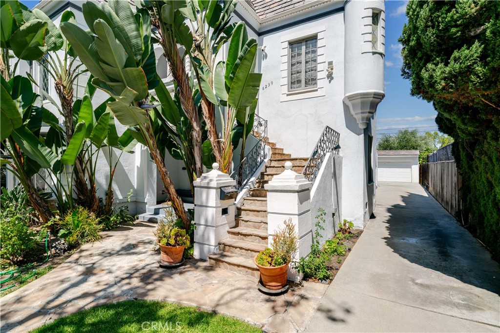 6237 And 6239 W 6th Street Property Photo 5