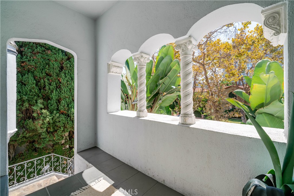 6237 And 6239 W 6th Street Property Photo 7