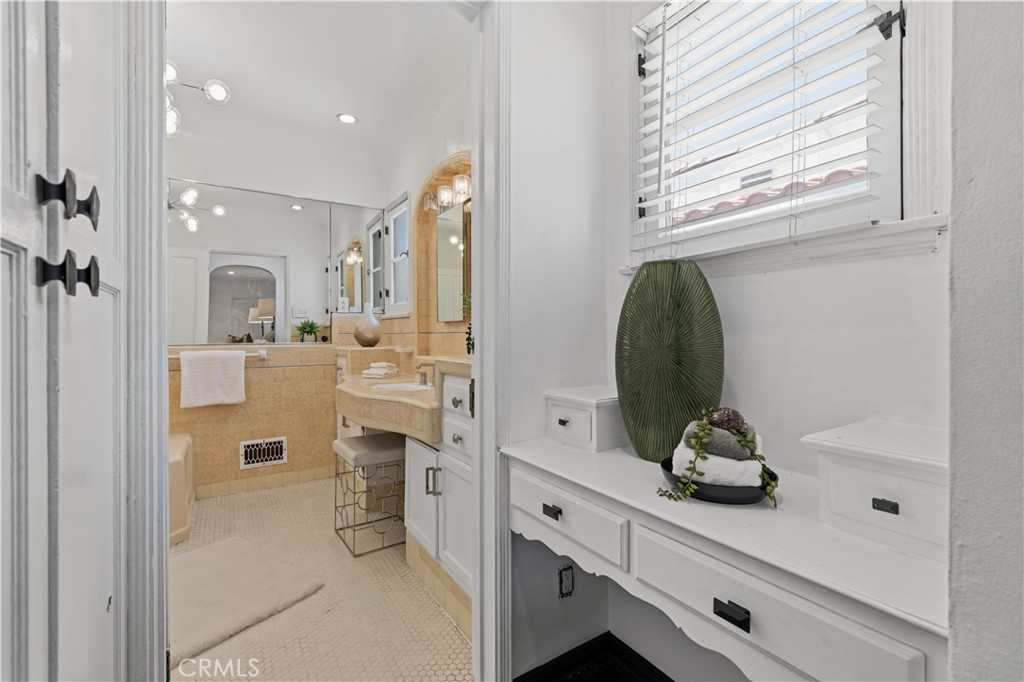 6237 And 6239 W 6th Street Property Photo 30