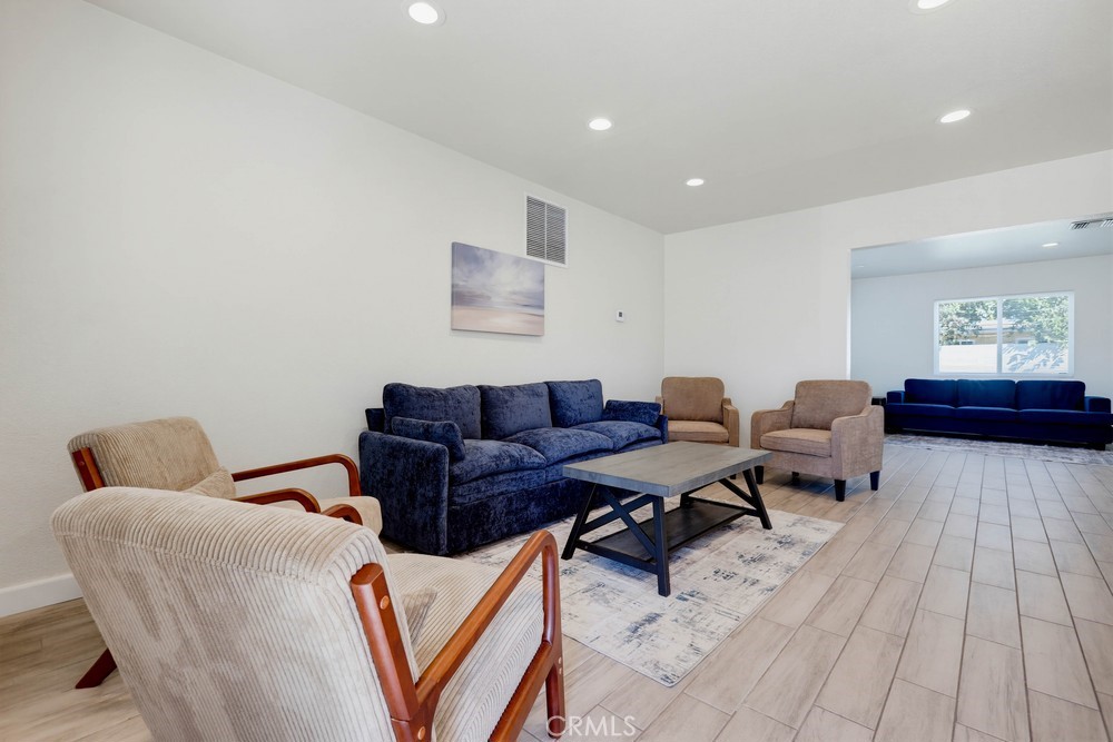1403 E Florida Property Photo 6