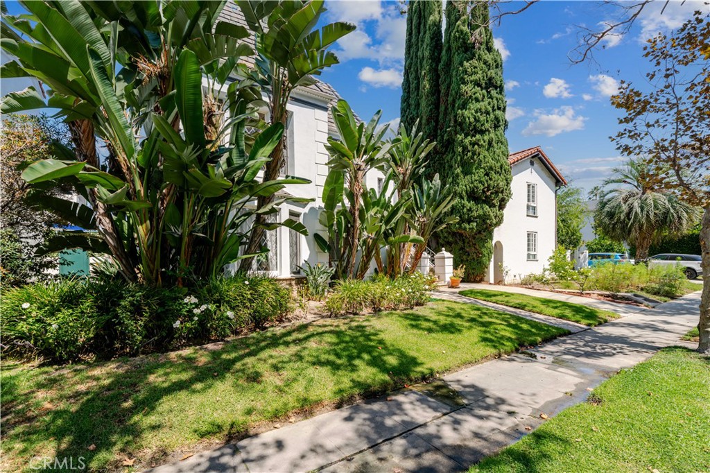 6237 And 6239 W 6th Street Property Photo 2