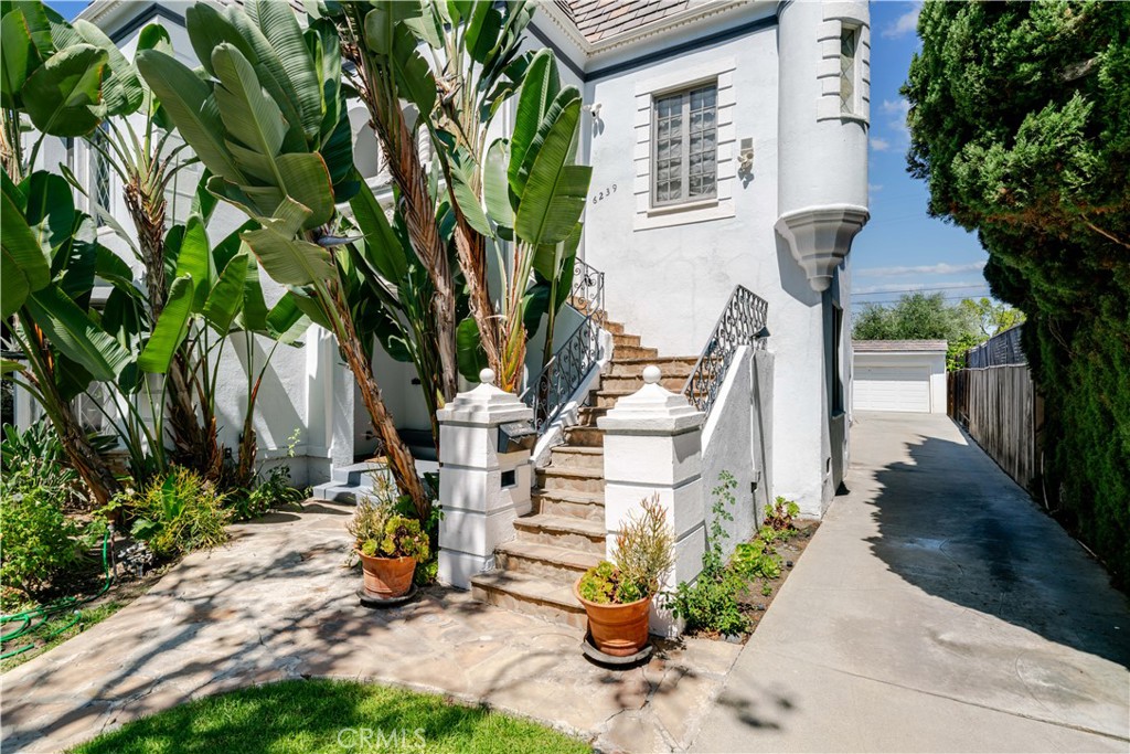 6237 And 6239 W 6th Street Property Photo 5