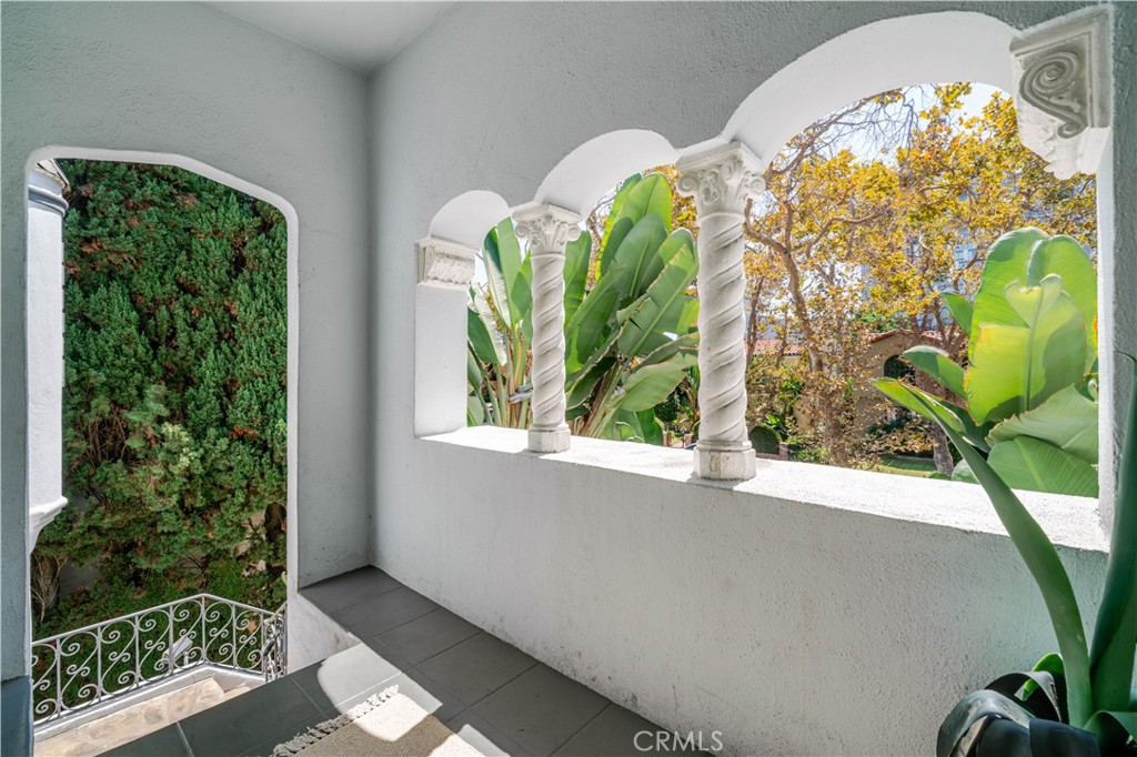 6237 And 6239 W 6th Street Property Photo 7